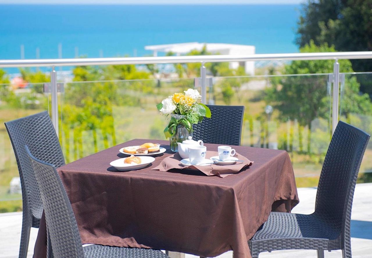 Frontemare Hotel Village & Ristorante Rodi Garganico Extérieur photo